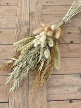 Load image into Gallery viewer, Green Natural Dried Flower Arrangement